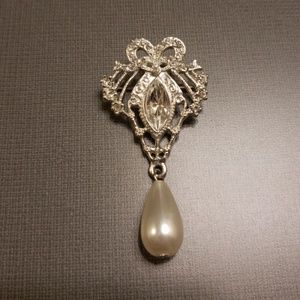 Faux pearl and crystal pin brooch